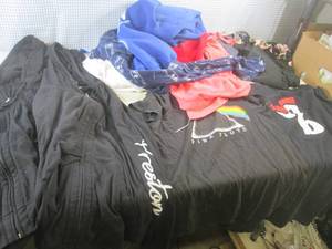 lot 73 image: (EW5) Assorted Clothes...