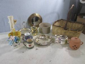 lot 75 image: (D-3) Assorted Vintage Etc In Baske...
