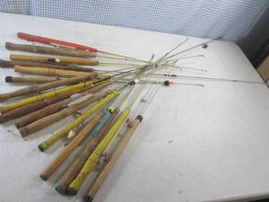 lot 92 image: (BS) Lot of 16 Ice Fishing Jig Stic...