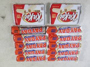 lot 106 image: (B-1) 10 King Size Pay Day and 2 Ki...