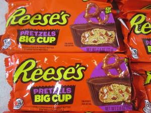 lot 109 image: (B-1) 12 King Size Reeses Pretzels ...
