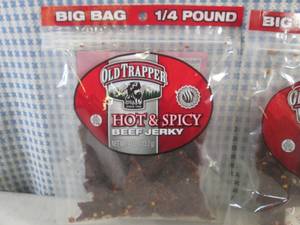 lot 112 image: (B-1) 3 - 14 Pound Big Bag Hot & S...