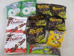 lot 122 image: (B-2) Assorted Bag Candy Past Date...