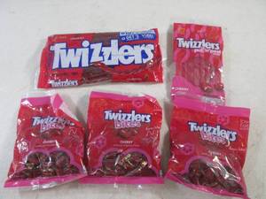 lot 123 image: (B-2) Twizzlers Twists, Pull n Peel...