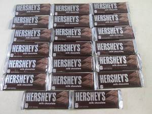 lot 124 image: (B-1) 20 Hersheys Milk Chocolate Ca...
