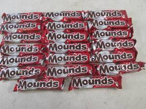 lot 126 image: (B-1) 20 Mounds Candy Bars Past Dat...
