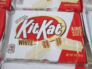 lot 127 image: (B-3) 12 King Size Kit Kat White Ca...