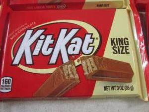 lot 129 image: (B-3) 12 King Size Kit Kat Candy Ba...
