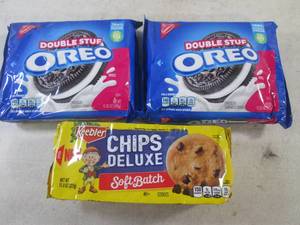 lot 135 image: (B-3) 3 Packs of Cookies Past Date...