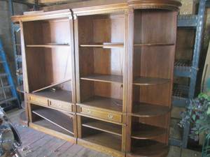 lot 137 image: (HDWR) Large Wood Entertainment Cen...