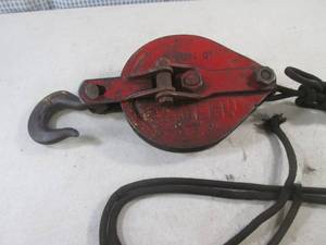 lot 168 image: (EW3) Crosby 2-Ton 6 Lift Pully...