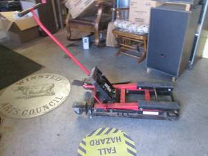 lot 176 image: (EW1) Craftsman MotorcycleATV Jack...