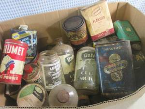 lot 186 image: (F-2) Box Full of Assorted Vintage ...