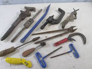 lot 200 image: (BS) Assortment of Tools...