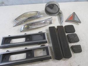 lot 201 image: (CSB) Misc Vintage Car Parts...