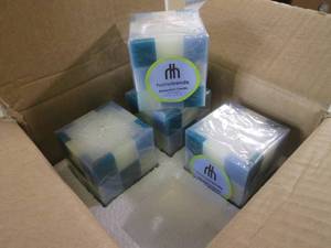 lot 220 image: (G-1) Case of 24 Blue Checkered 3 ...
