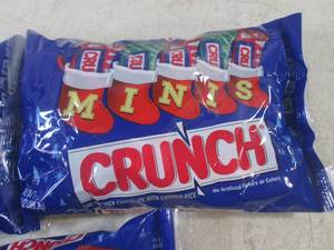 lot 261 image: (B-1) 3 Bags of Cruch Minis Candy B...