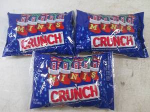 lot 262 image: (B-1) 3 Bags of Cruch Minis Candy B...