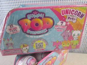 lot 274 image: (B-4) 12 Gummi Pop Surprise Gummy C...