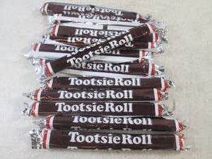 lot 308 image: (B-3) 12 Large 8 Tootsie Rolls ...