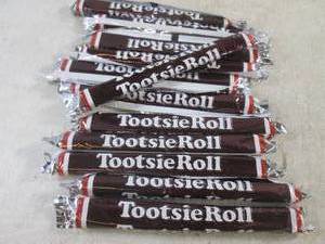 lot 309 image: (B-3) 12 Large 8 Tootsie Rolls ...