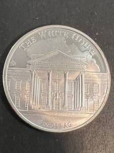 1 TROY OZ .999 FINE SILVER DONALD TRUMP ROUND