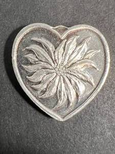 � TROY OZ .999 FINE SILVER HEART SHAPED MERRY CHRISTMAS BAR