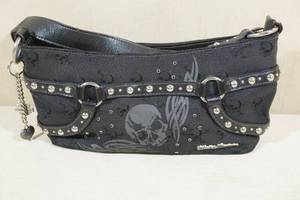 lot 6 image: Harley Davidson Skull Purse