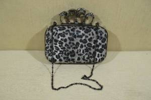 lot 24 image: Edgy Co Skull-Ring Clutch Purse