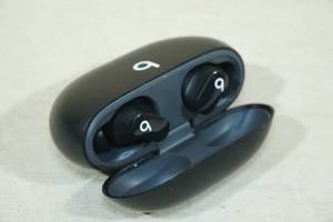 lot 49 image: Beats Studio Buds -Black