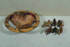 lot 59 image: Vintage African Bowl with Hand Carved Animal Figures