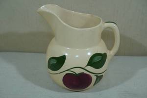 lot 64 image: Vintage #16 Watt 3 Leaf Apple Cream Pitcher