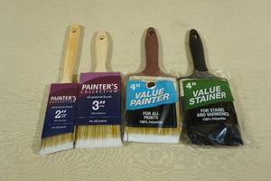 lot 67 image: 4 Assorted Sized Paint Brushes
