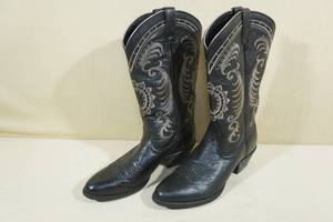 lot 72 image: Ariat Leather Western Boots -Size 9B