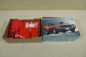 lot 88 image: Monogram Dodge Challenger 124 Scale Model Kit