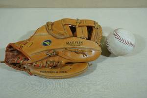 lot 97 image: Mizuno Baseball Glove with Ball