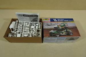 lot 98 image: Revell Steve Kinser Sprint Car 124 Scale Model Car Kit
