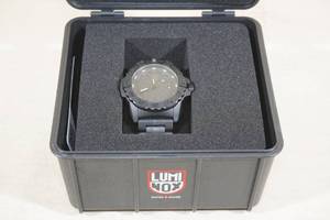 lot 102 image: Luminox Navy Seals 3500 Series Black Watch
