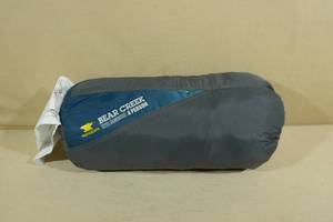 lot 116 image: Mountainsmith Bear Creek 2 Season, 4 Person Tent