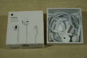 lot 118 image: Apple EarPods with Lightning Connector