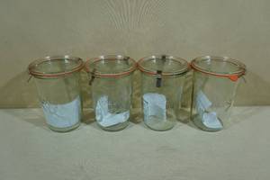 lot 123 image: 4 Weck .75 Liter Mold Jars
