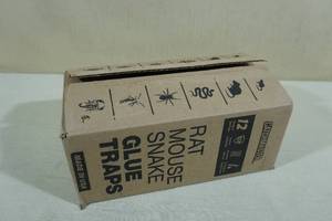 lot 152 image: 12 Catchmaster Rat Mouse & Snake Glue Traps