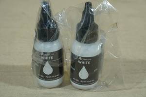 lot 183 image: 2 Alumilite White Resin Dye 1fl oz