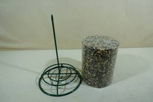 lot 184 image: Mr Bird Seed Cylinder with EZ Feeder