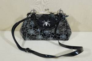 lot 195 image: Halloween Purse