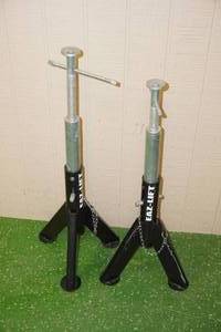 lot 208 image: 2 EAZ Lift Telescopic RV Jacks