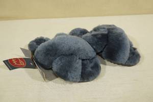 lot 233 image: Lamo Womens Serenity Plush Slipper Sandals -Size Medium