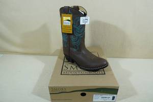 lot 256 image: Smoky Mountain Boots -Youth Size 6