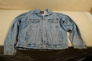 lot 279 image: Vintage Harley Davidson Eagle Design Denim Jacket -Mens Medium