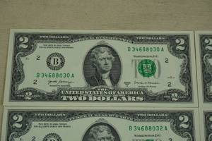 lot 1N image: 5 Uncirculated Sequential US $2 Bills